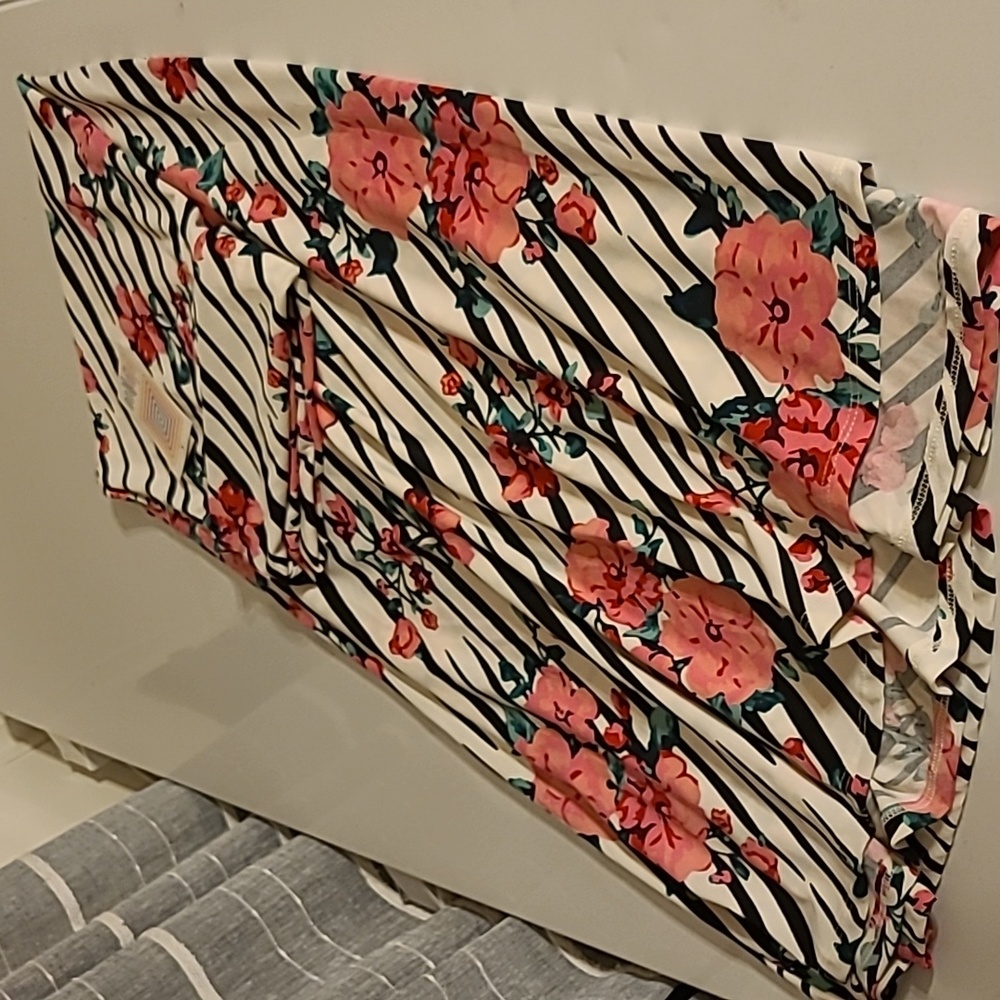 LuLaRoe size 2x  zebra print with pink flowers Maxi skirt - Picture 2 of 7